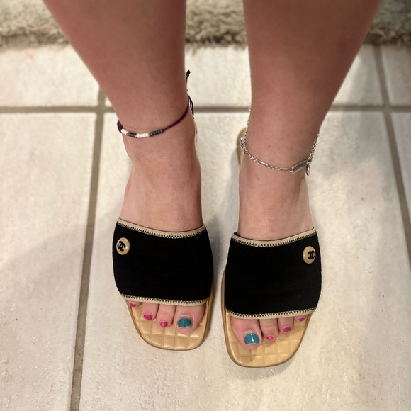 Size 8 Chanel Slide on Sandals - Picture 3 of 3